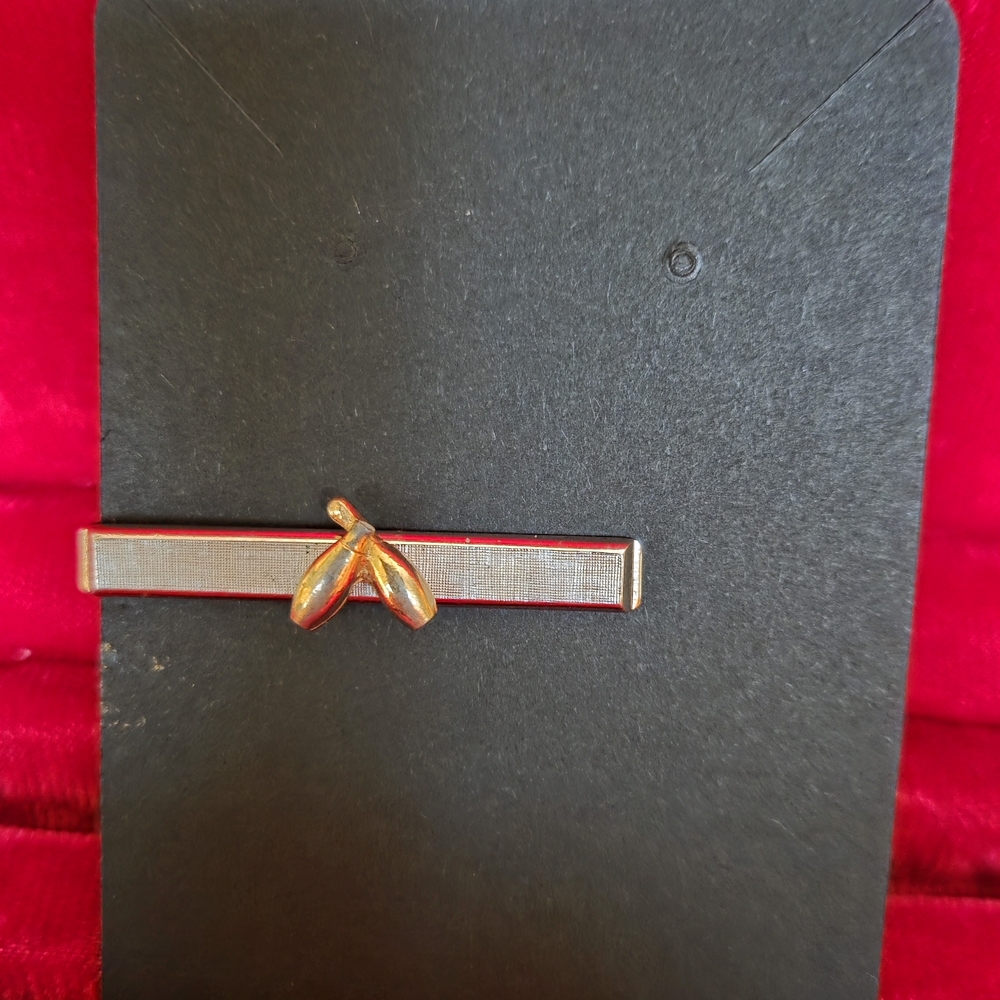 Gold-Tone Bar Tie Clip with Leaf Accent - Women Accessories
